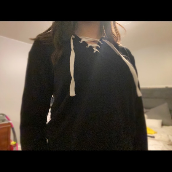 black sweater - Picture 2 of 2